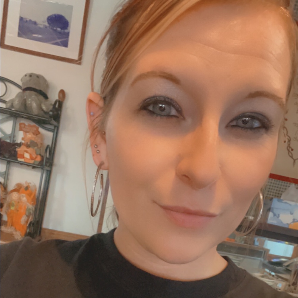 Meet your Posher, Leana